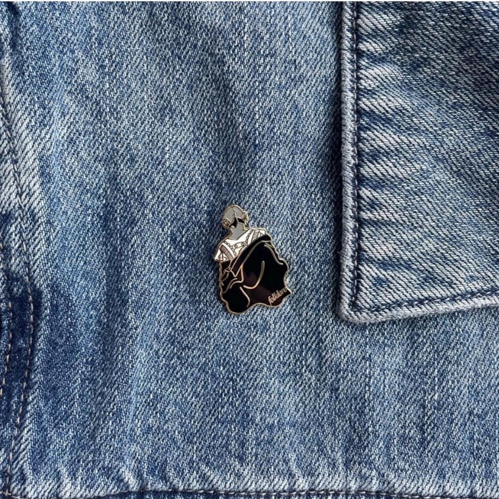TS Folk Pin - Picture 1 of 3